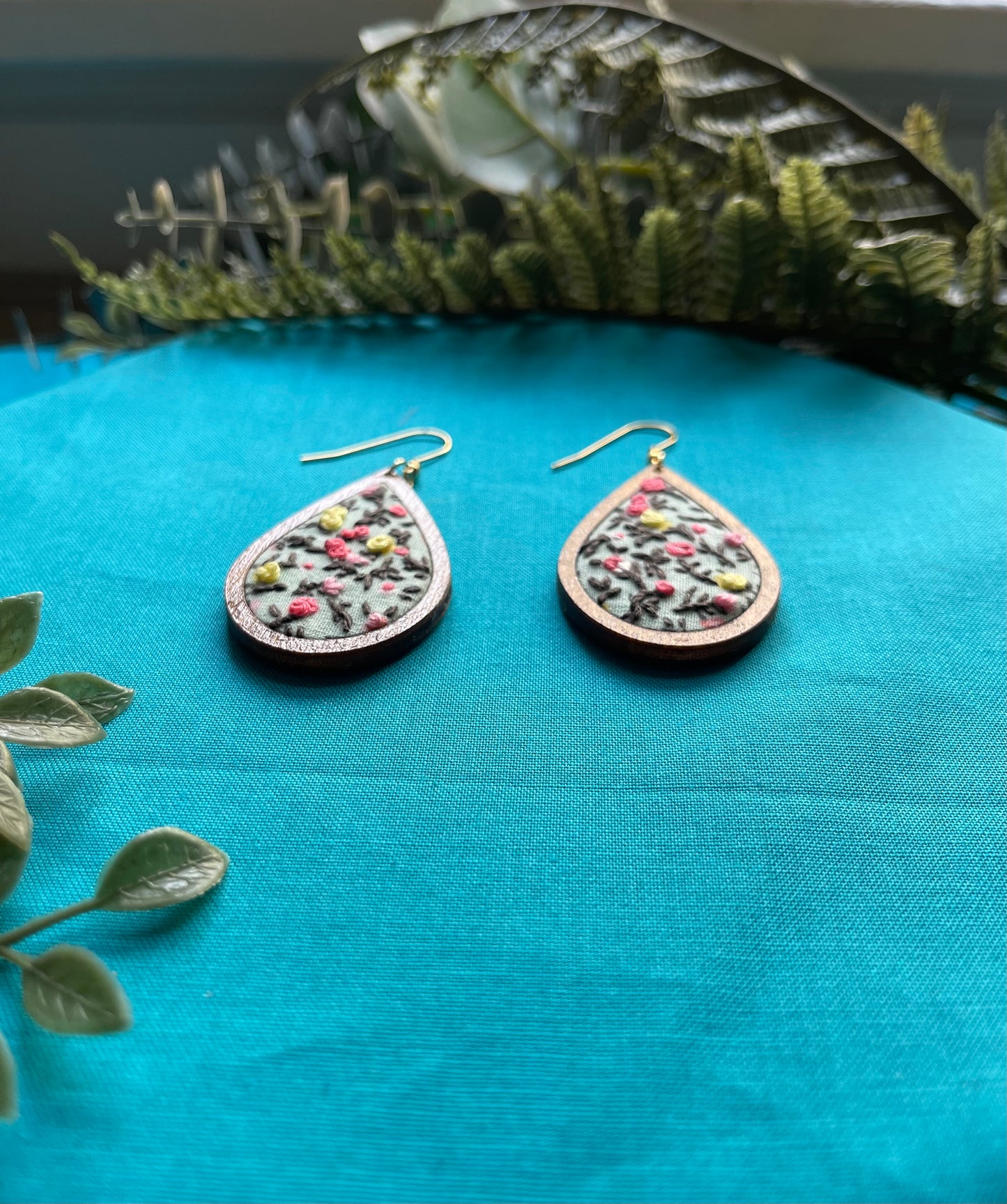 The Hannah | Petite Flower & Stem Dangles