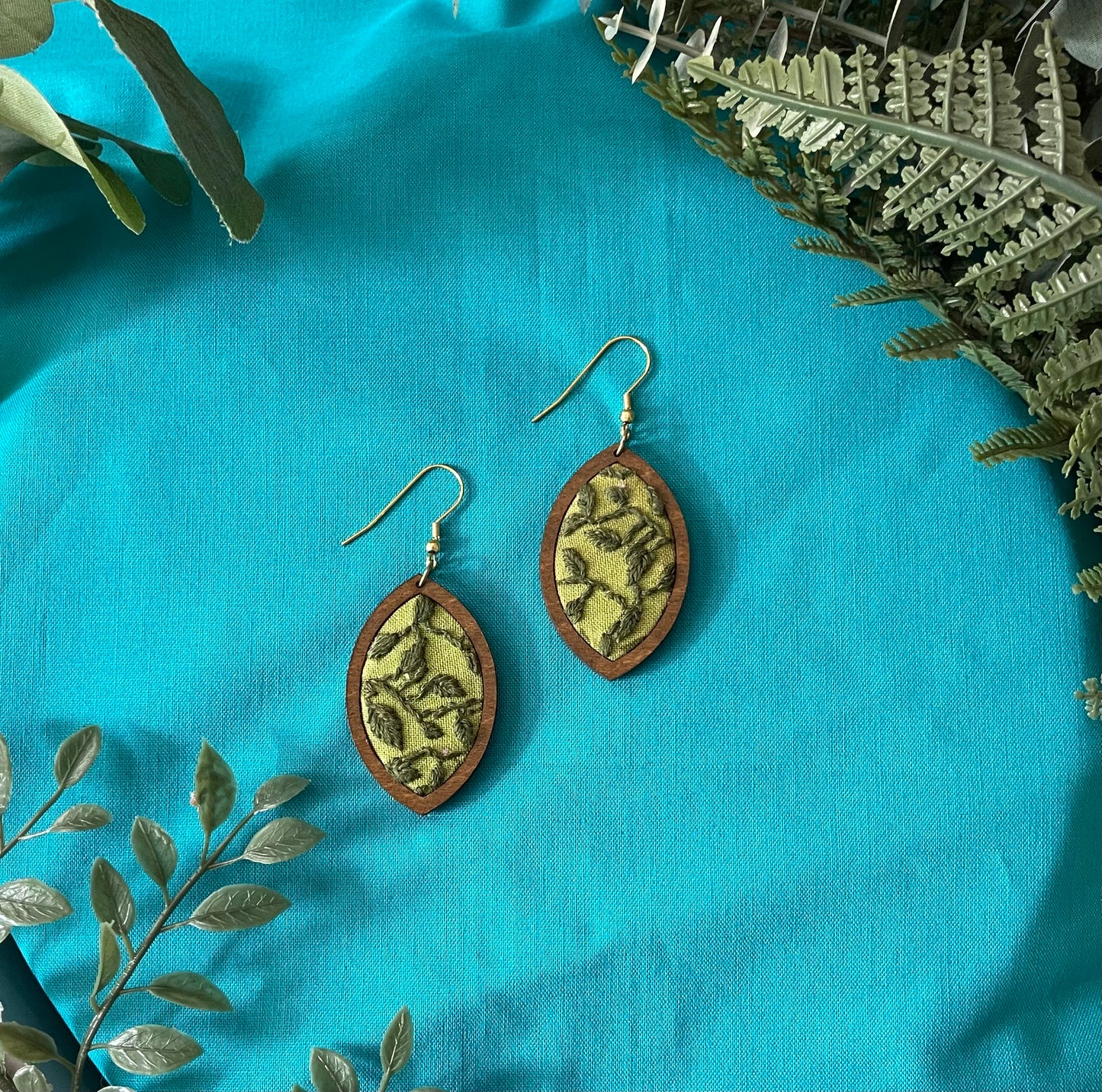 The Leisa | Green Leaf Vine Dangle Earrings