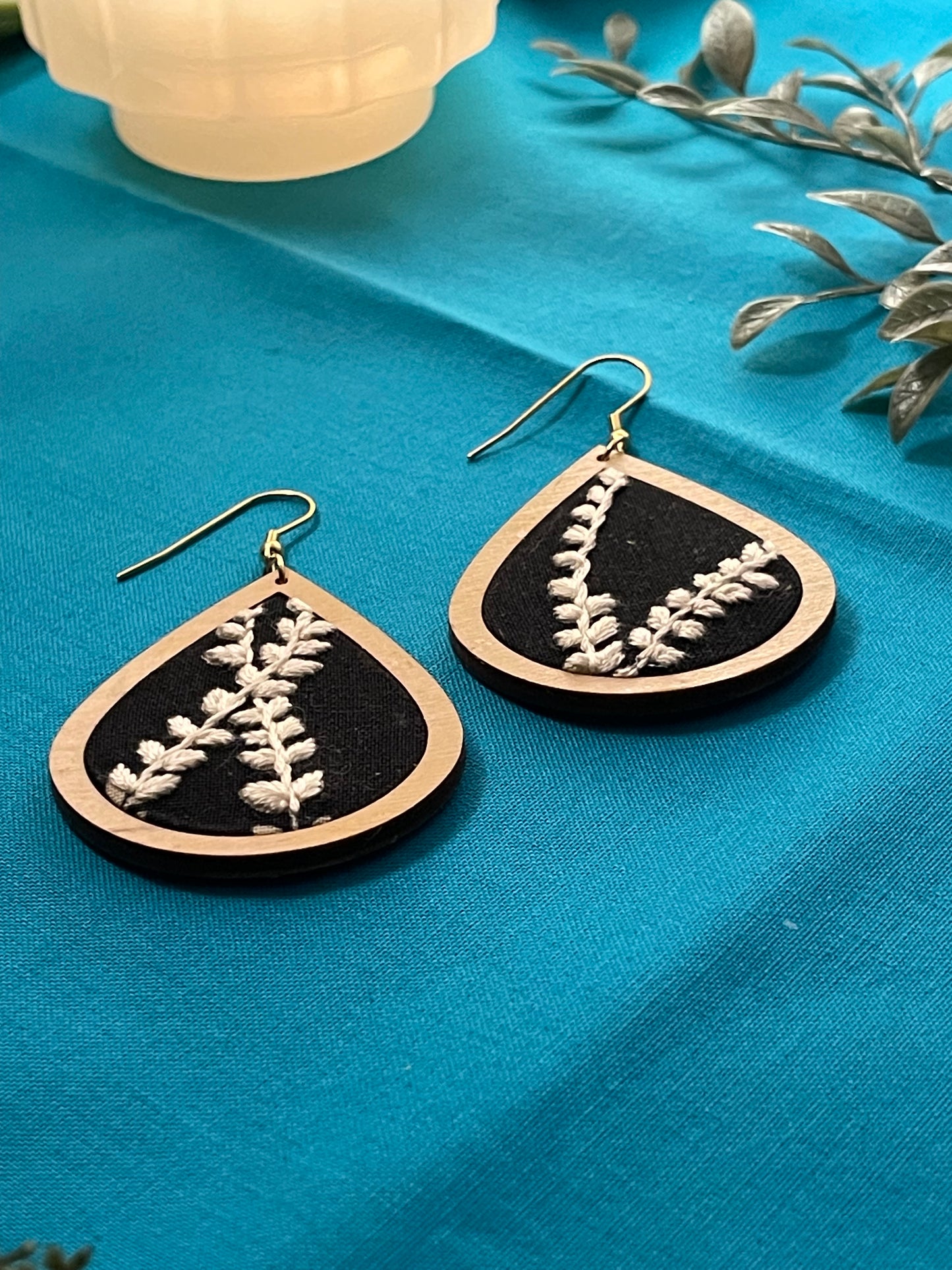 The Torri | Black & Tan Fern Leaf Dangles