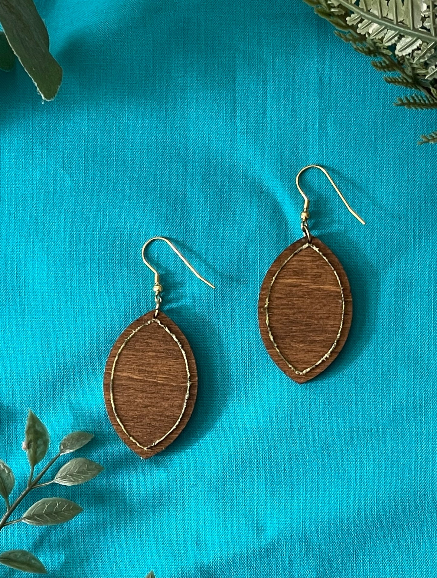 The Leisa | Green Leaf Vine Dangle Earrings