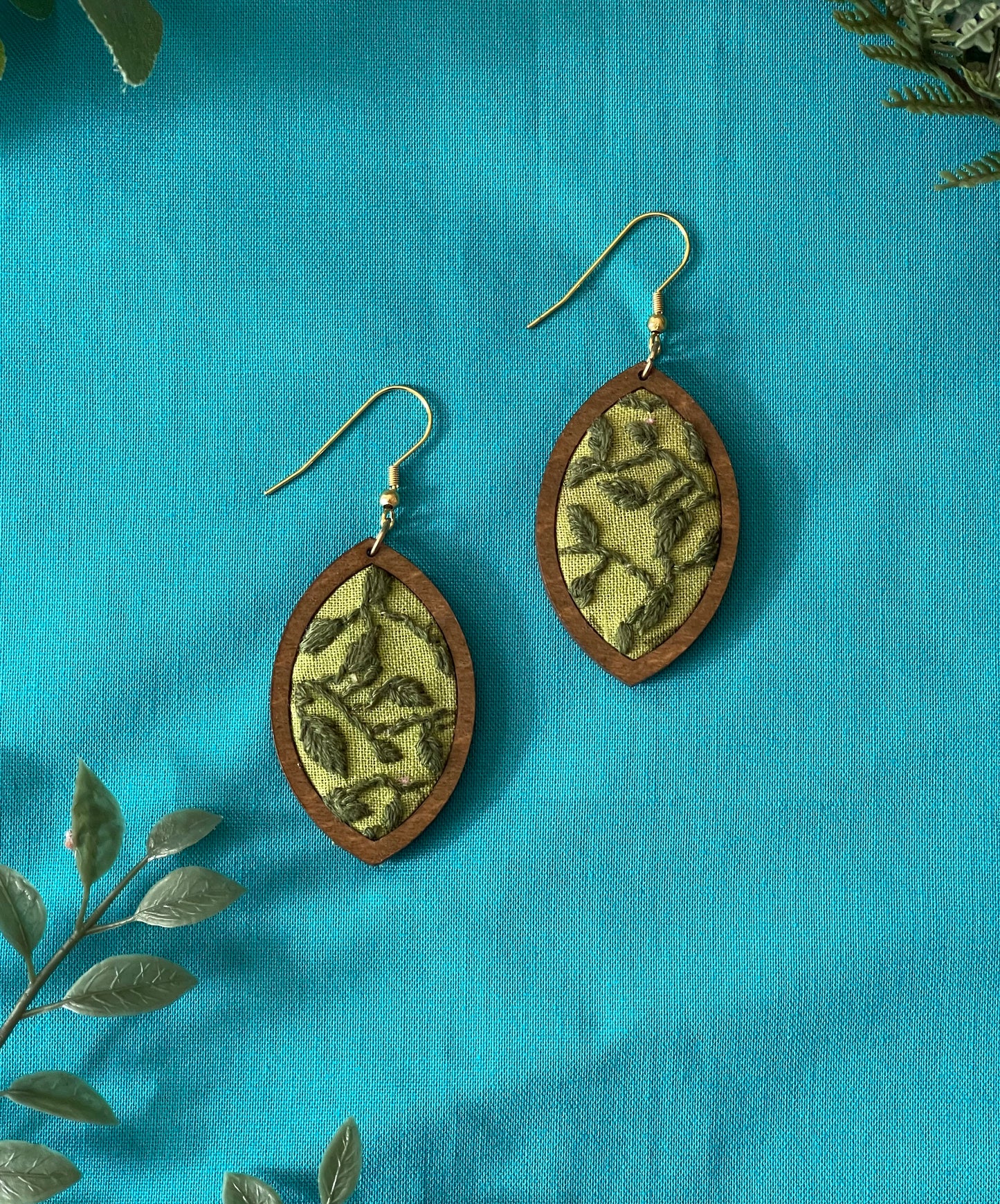 The Leisa | Green Leaf Vine Dangle Earrings