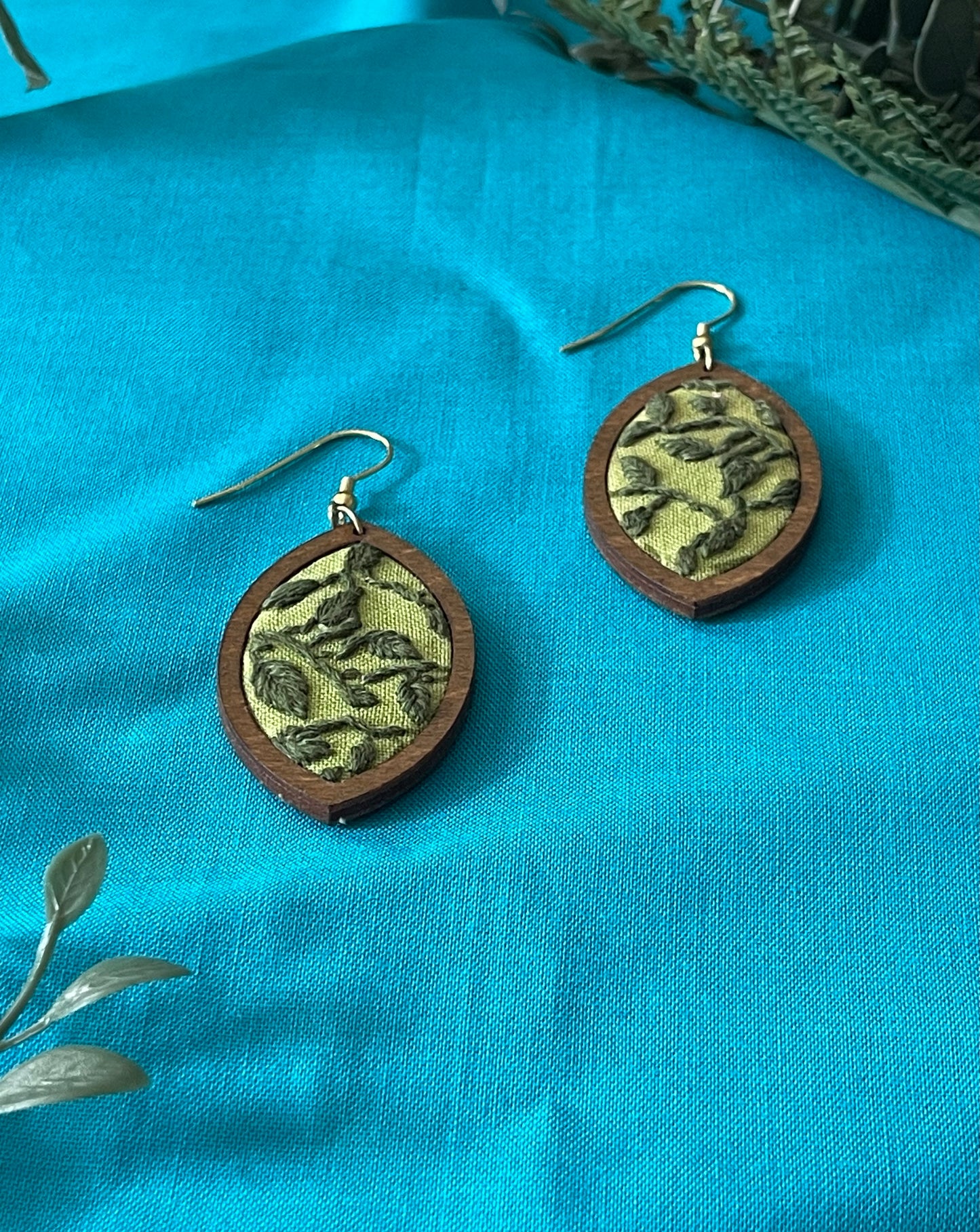 The Leisa | Green Leaf Vine Dangle Earrings