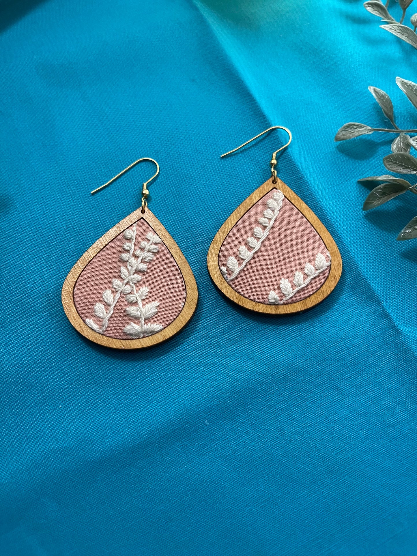 The Nicole | Mauve & White Fern Leaf Dangles